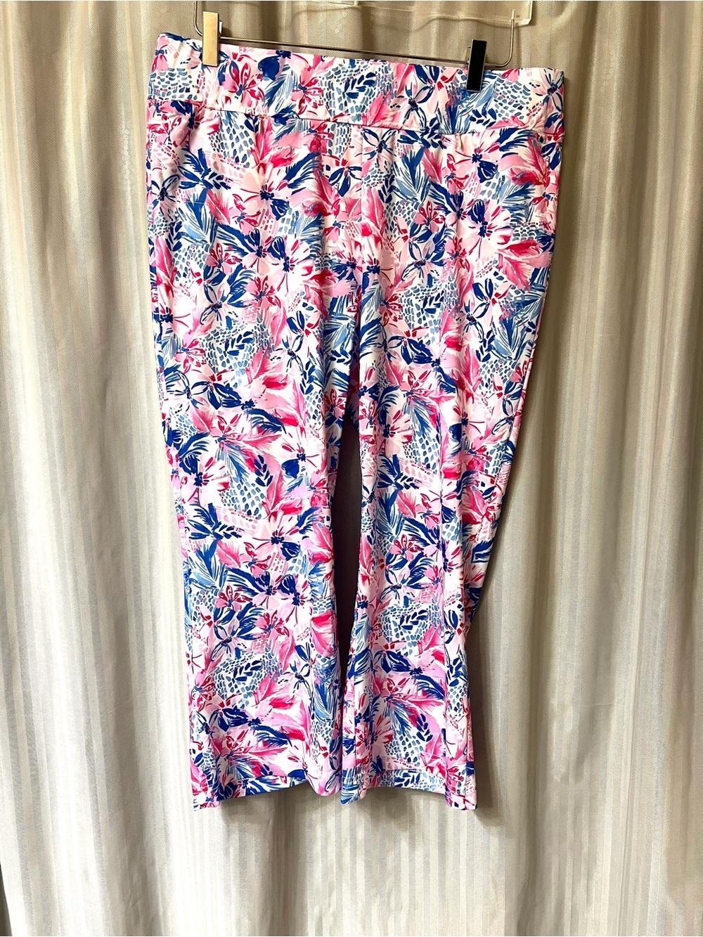 Stella Parker Floral Golf Capris w pockets- Pink & Blue size Large